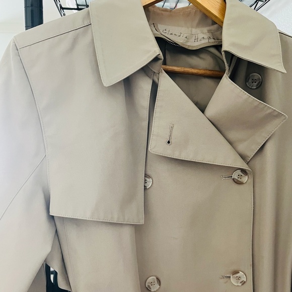 LONDON FOG Women's Trench Coat US 10 reg. Tan color Lined in plaid just in time! - Picture 9 of 10